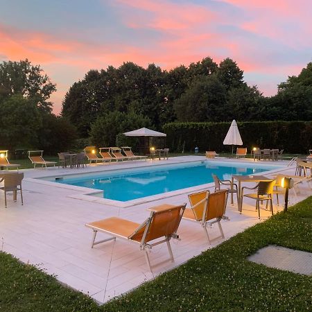 Hotel Le Ville Modena Kültér fotó