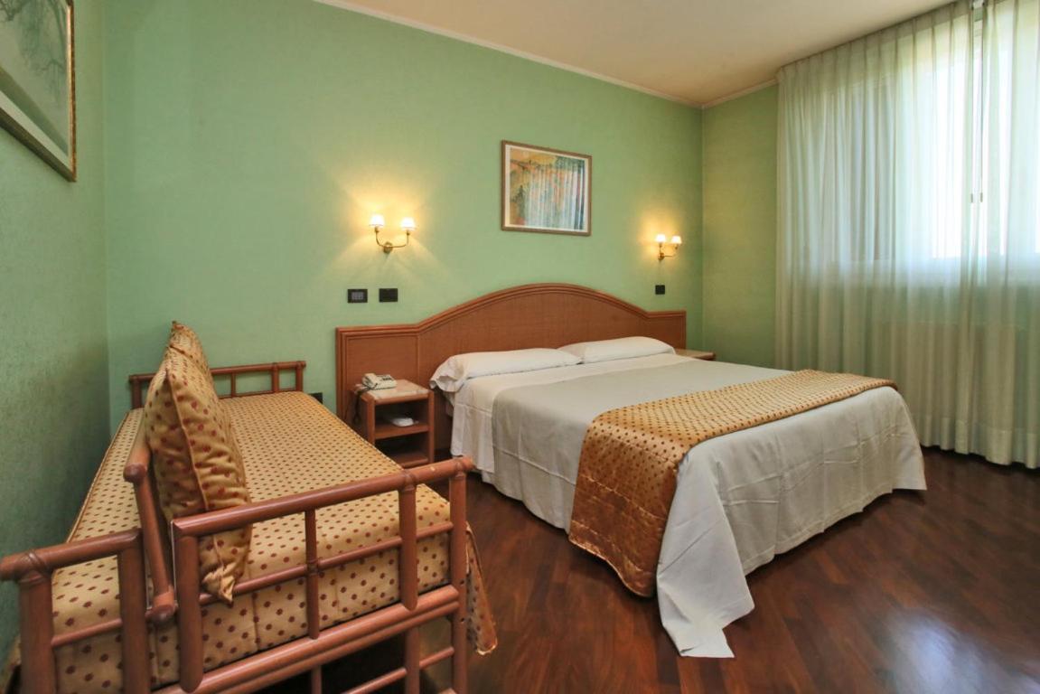 Hotel Le Ville Modena Kültér fotó