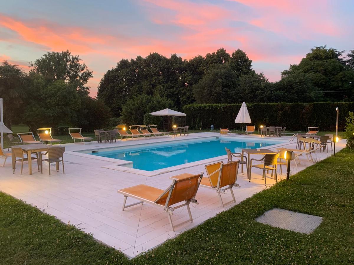 Hotel Le Ville Modena Kültér fotó