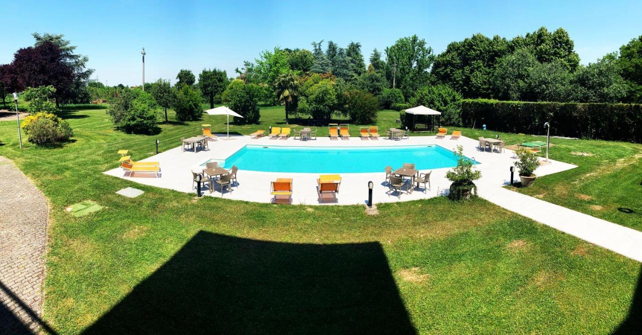 Hotel Le Ville Modena Kültér fotó