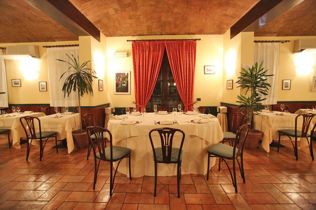 Hotel Le Ville Modena Kültér fotó