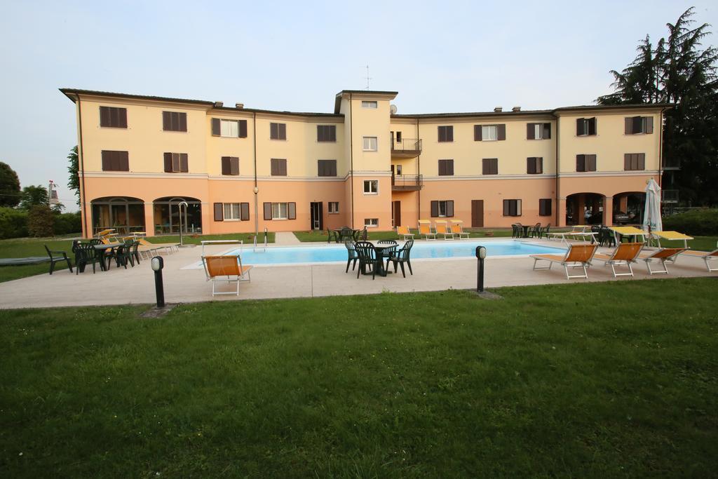 Hotel Le Ville Modena Kültér fotó