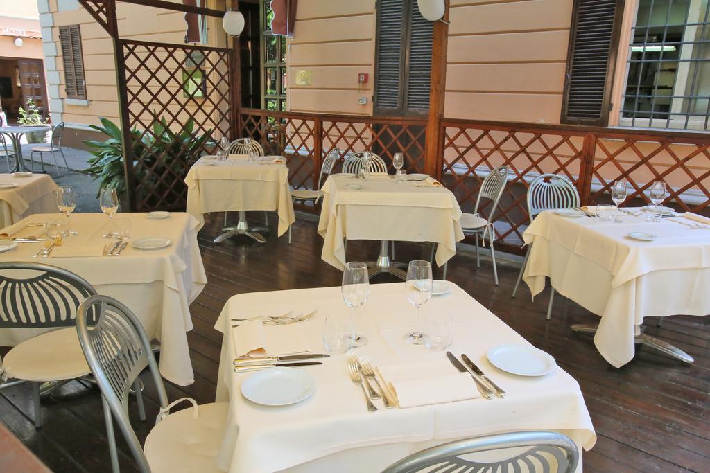 Hotel Le Ville Modena Kültér fotó