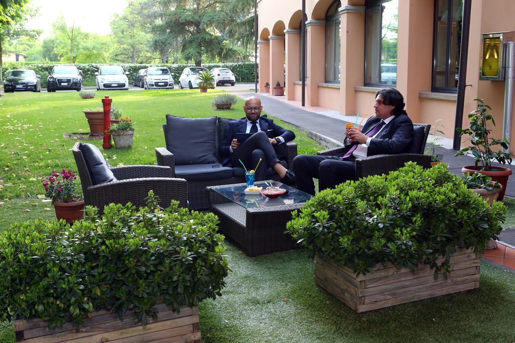 Hotel Le Ville Modena Kültér fotó