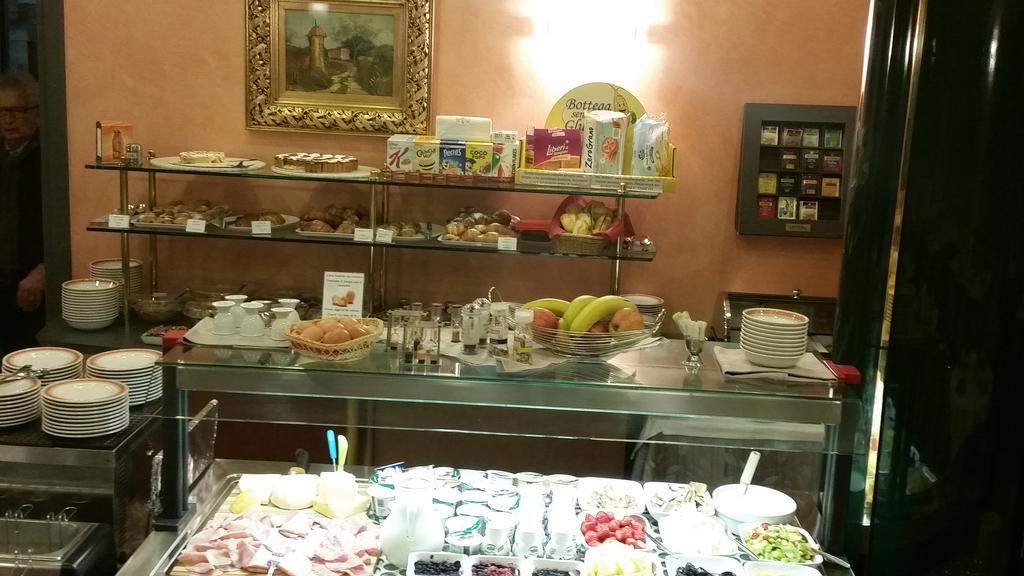 Hotel Le Ville Modena Kültér fotó