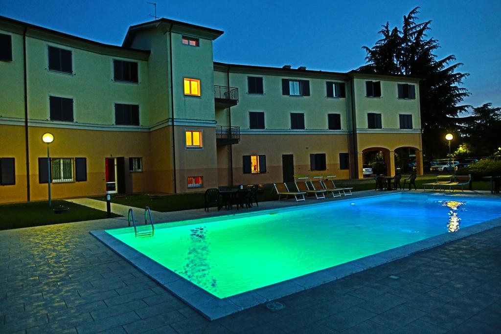 Hotel Le Ville Modena Kültér fotó