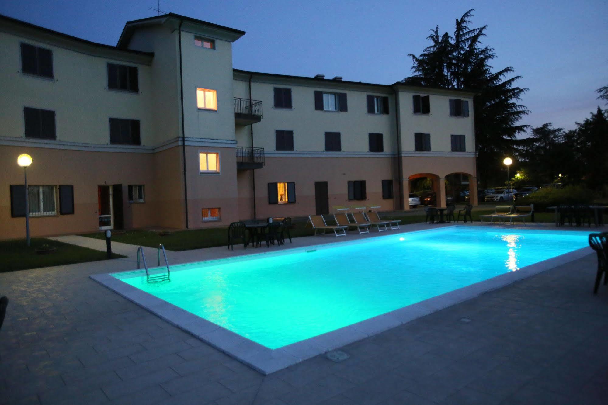 Hotel Le Ville Modena Kültér fotó