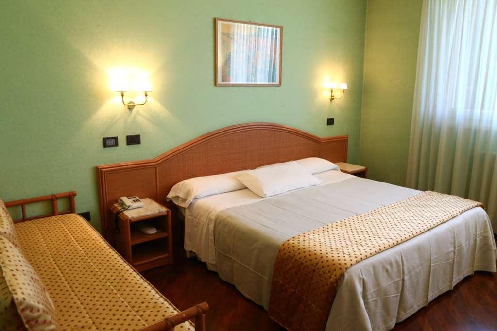 Hotel Le Ville Modena Szoba fotó